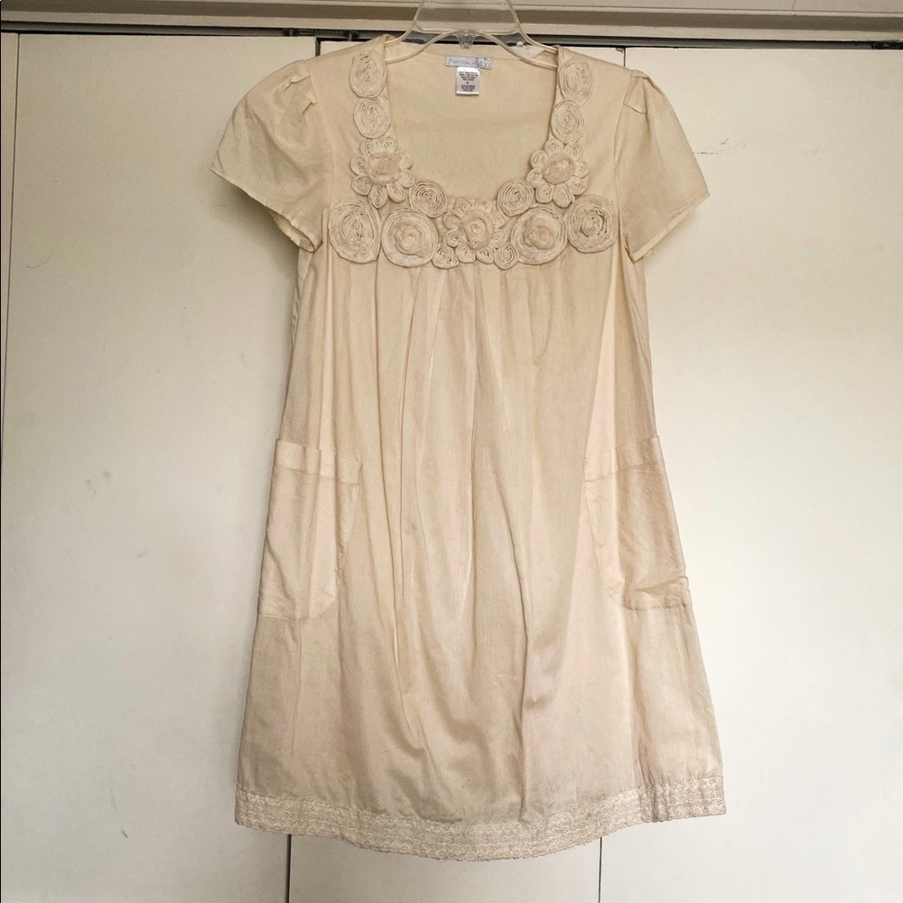 Cute cream dress with pockets